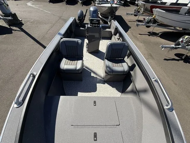 Slide: The Image of Alumaweld Adventurer 18' 2025 - 6