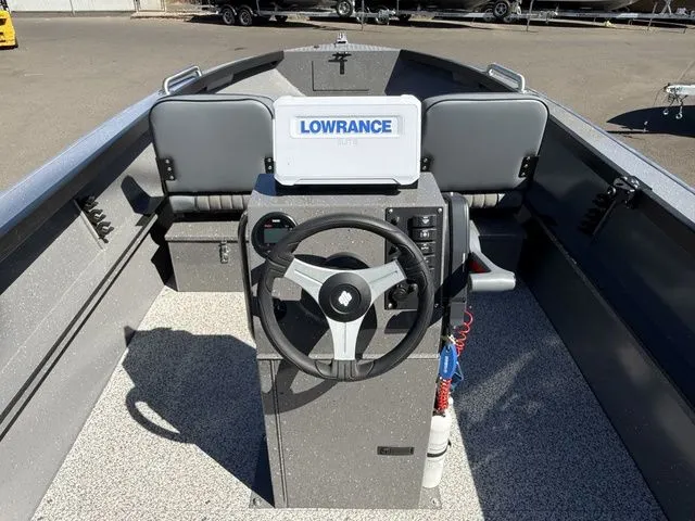 Slide: The Image of Alumaweld Adventurer 18' 2025 - 7