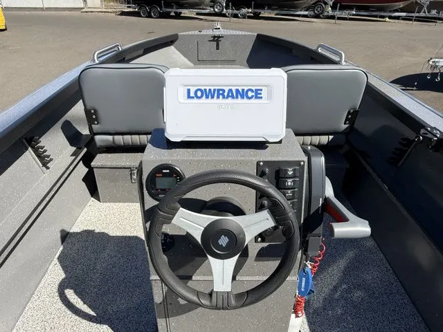 Slide: The Image of Alumaweld Adventurer 18' 2025 - 9