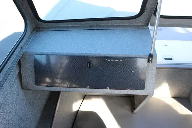 Slide: The Image of Alumaweld Stryker 17' (As Is) 2000 - 10