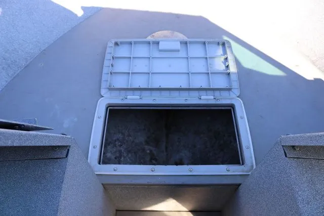 Slide: The Image of Alumaweld Stryker 17' (As Is) 2000 - 13