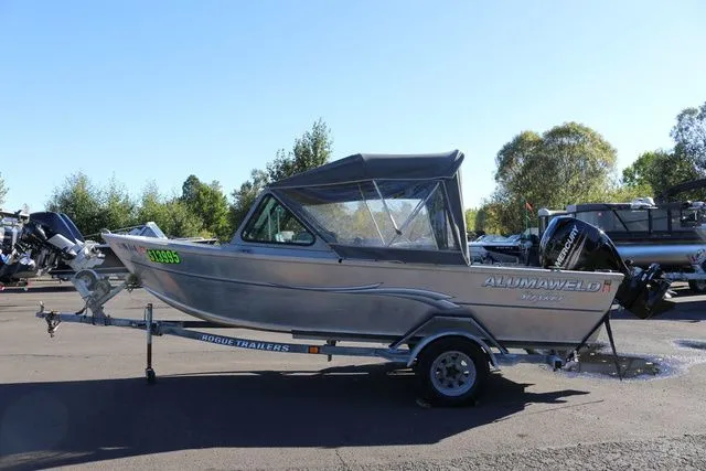 Slide: The Image of Alumaweld Stryker 17' (As Is) 2000 - 3