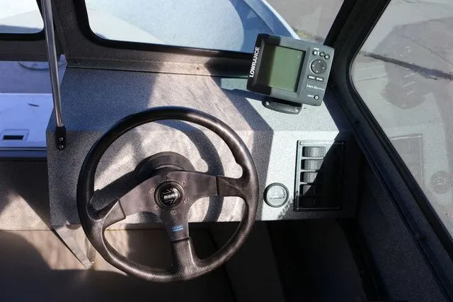 Slide: The Image of Alumaweld Stryker 17' (As Is) 2000 - 9