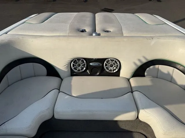 Slide: The Image of Malibu Wakesetter 23' 2007 - 10