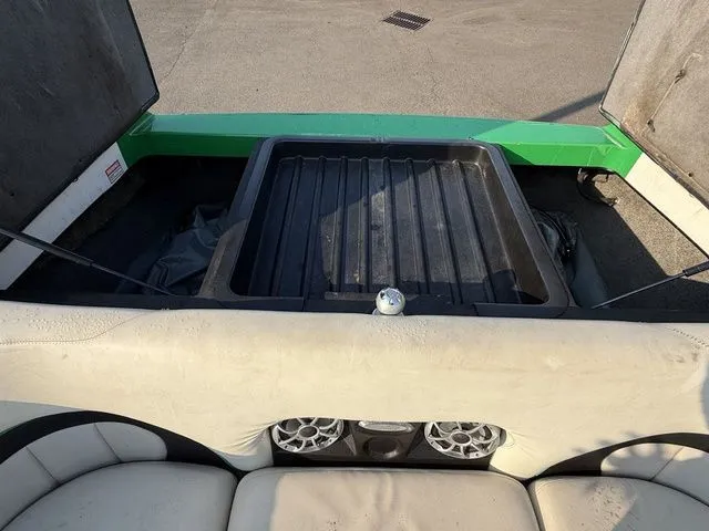 Slide: The Image of Malibu Wakesetter 23' 2007 - 12