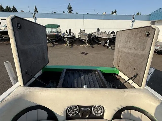 Slide: The Image of Malibu Wakesetter 23' 2007 - 14