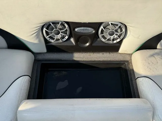 Slide: The Image of Malibu Wakesetter 23' 2007 - 23