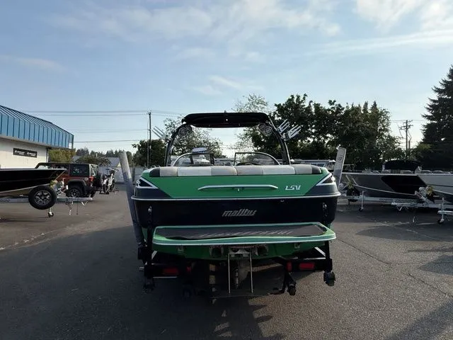 Slide: The Image of Malibu Wakesetter 23' 2007 - 25