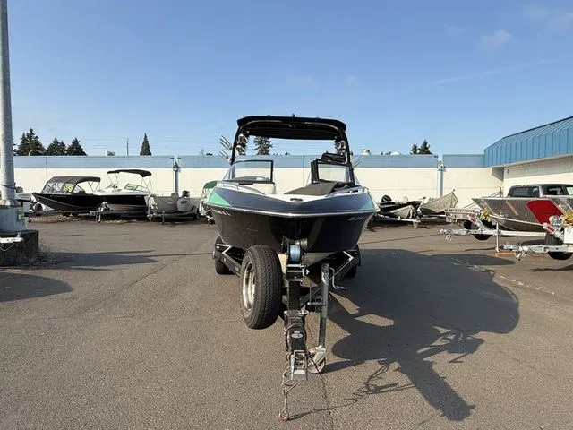 Slide: The Image of Malibu Wakesetter 23' 2007 - 4