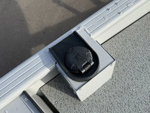 Slide: The Image of Smoker Craft Sportsman 1660 2023 - 20