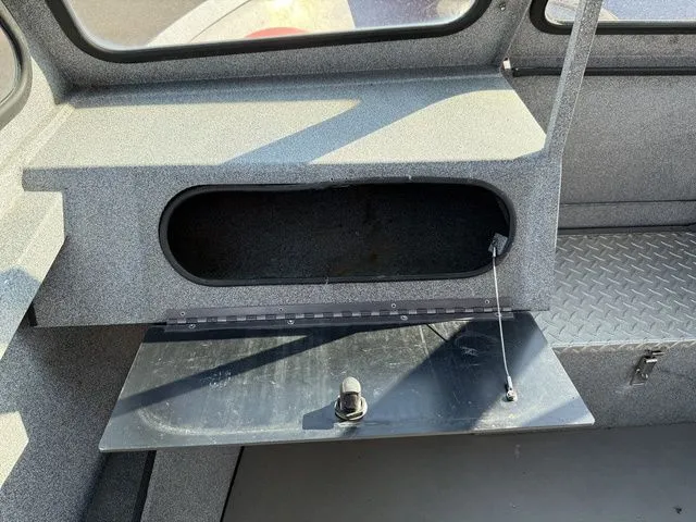 Slide: The Image of Alumaweld Stryker 20' 2004 - 10