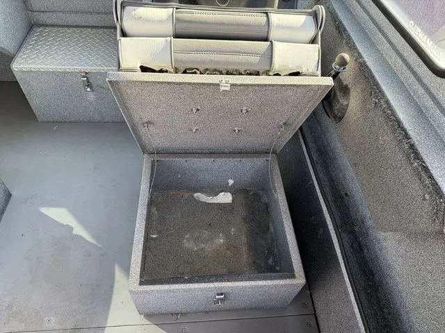 Slide: The Image of Alumaweld Stryker 20' 2004 - 17