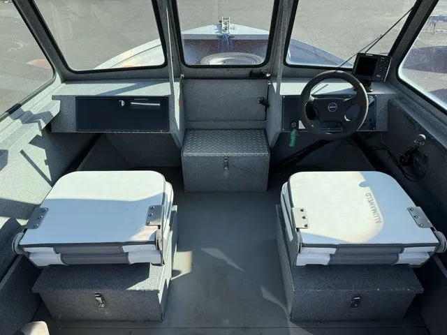 Slide: The Image of Alumaweld Stryker 20' 2004 - 6