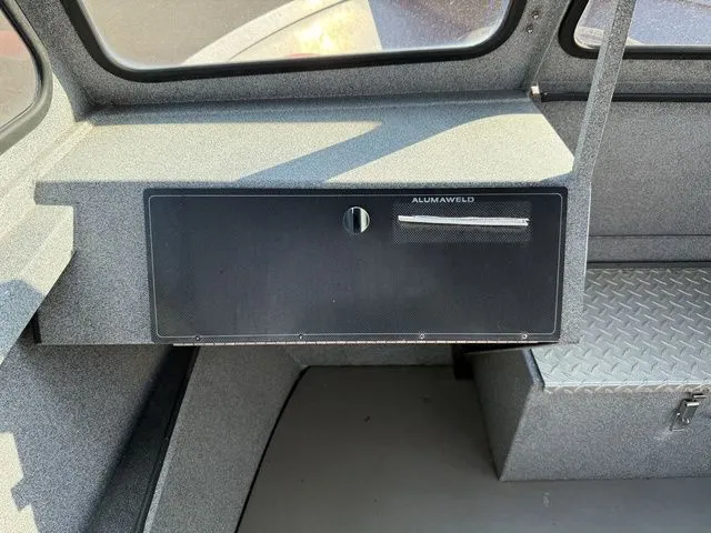 Slide: The Image of Alumaweld Stryker 20' 2004 - 9