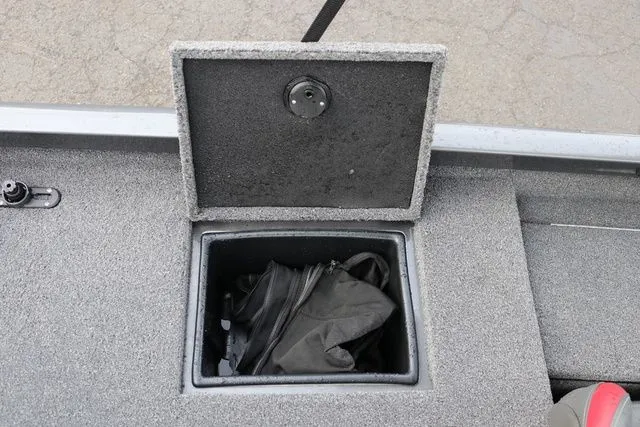 Slide: The Image of Ranger Boats 178C 2020 - 18