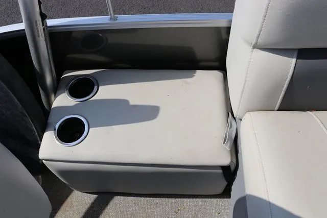 Slide: The Image of SunChaser Vista Fish 20' Pontoon 2021 - 17