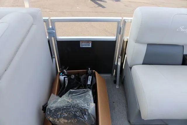 Slide: The Image of SunChaser Vista Fish 20' Pontoon 2021 - 23