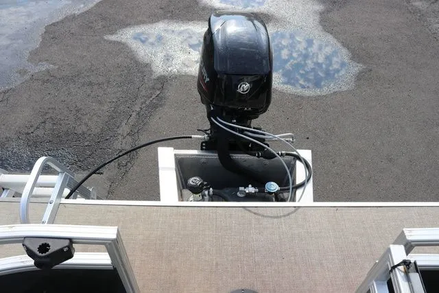 Slide: The Image of SunChaser Vista Fish 20' Pontoon 2021 - 25