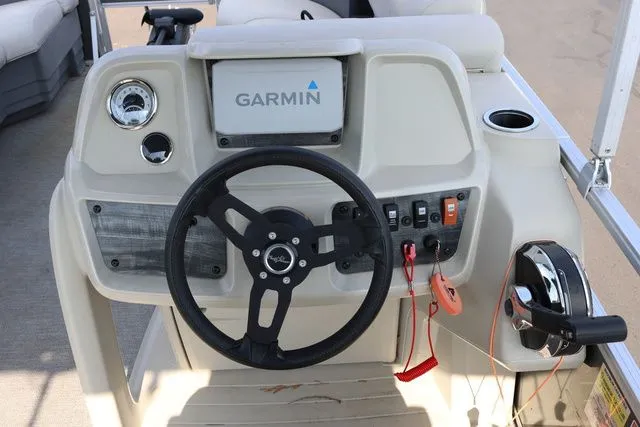 Slide: The Image of SunChaser Vista Fish 20' Pontoon 2021 - 9