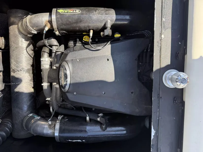 Slide: The Image of Malibu Wakesetter 20VTX 2011 - 10