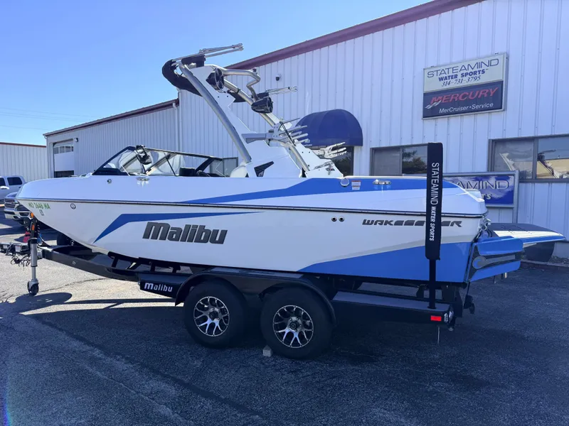 Slide: The Image of Malibu Wakesetter 21 LX 2021 - 3