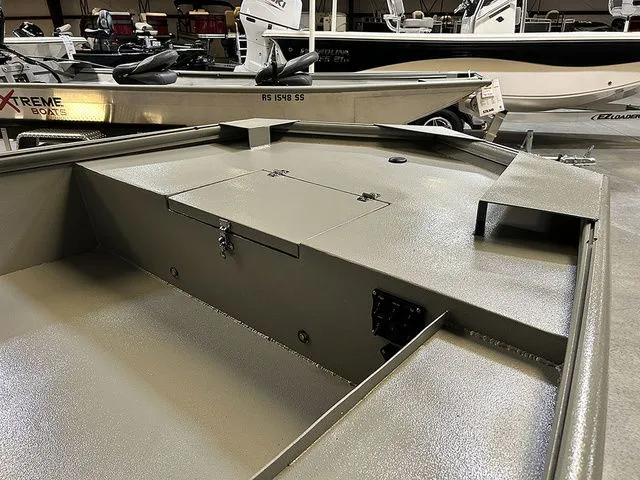 Slide: The Image of Xtreme Boats XT 182SS 2026 - 8