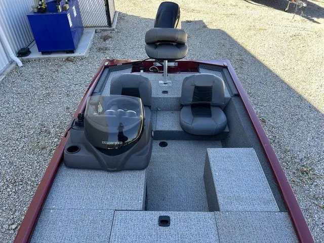 Slide: The Image of Tracker Pro 170 2021 - 13