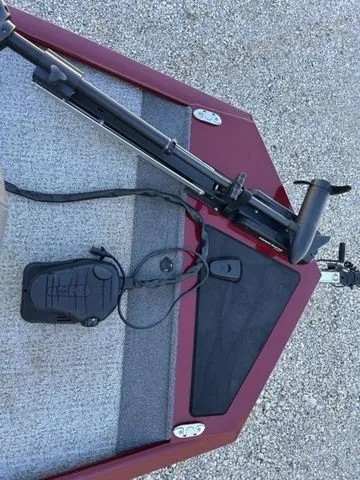 Slide: The Image of Tracker Pro 170 2021 - 14