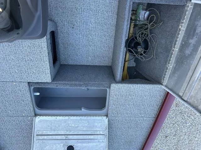 Slide: The Image of Tracker Pro 170 2021 - 16