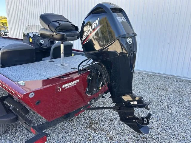 Slide: The Image of Tracker Pro 170 2021 - 4