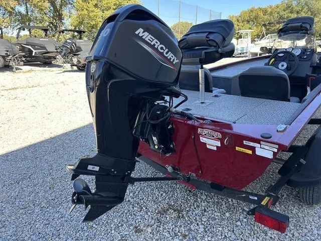 Slide: The Image of Tracker Pro 170 2021 - 5