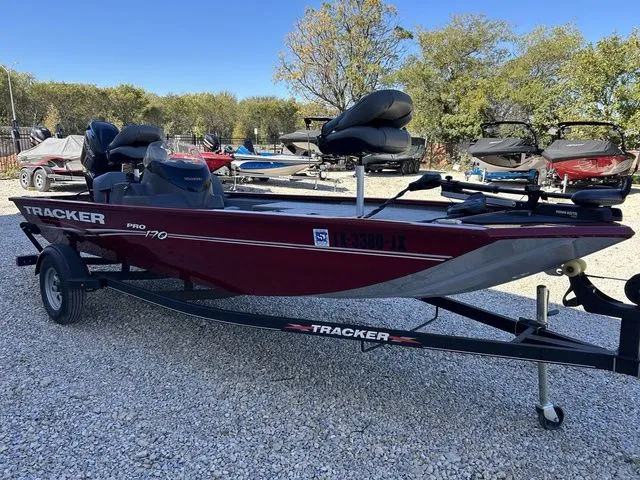 Slide: The Image of Tracker Pro 170 2021 - 7