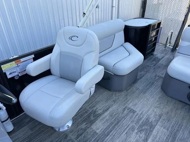 Slide: The Image of Crest Classic LX 220 L 2022 - 10