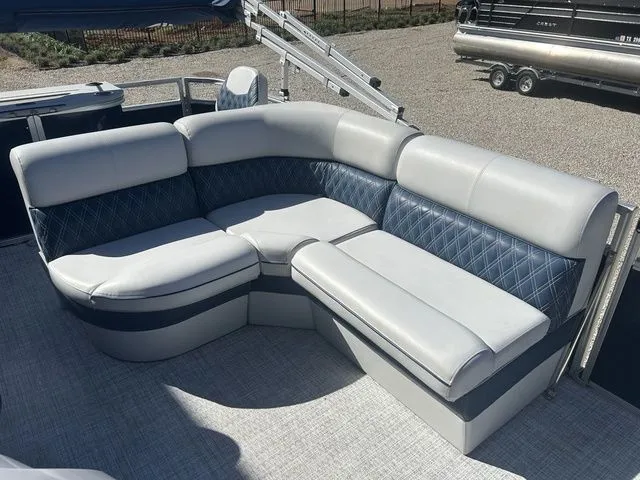 Slide: The Image of Crest Classic LX 220 L 2022 - 11