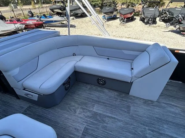 Slide: The Image of Crest Classic LX 220 L 2022 - 13