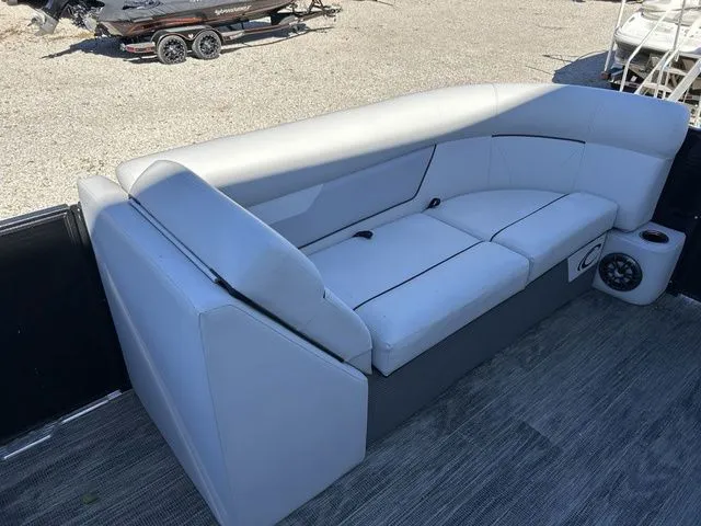 Slide: The Image of Crest Classic LX 220 L 2022 - 14