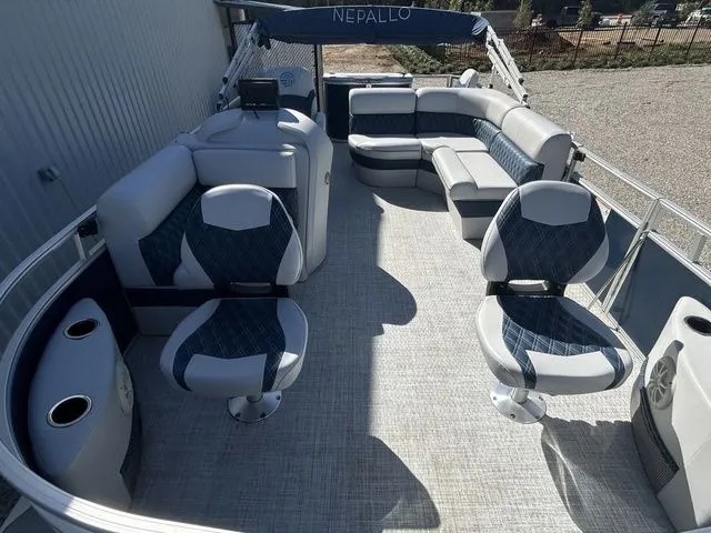 Slide: The Image of Crest Classic LX 220 L 2022 - 16