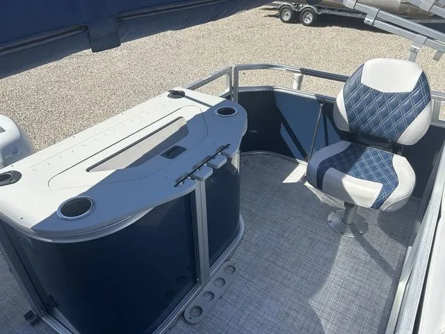 Slide: The Image of Crest Classic LX 220 L 2022 - 19