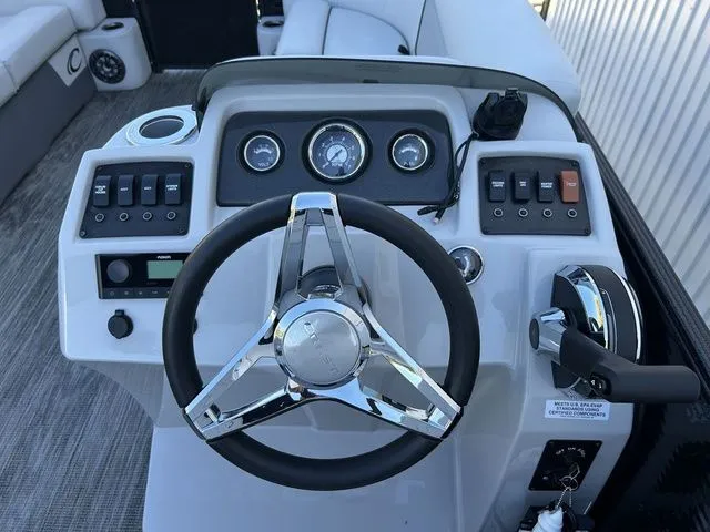 Slide: The Image of Crest Classic LX 220 L 2022 - 7