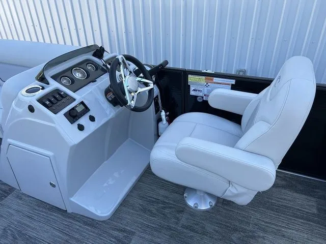 Slide: The Image of Crest Classic LX 220 L 2022 - 8