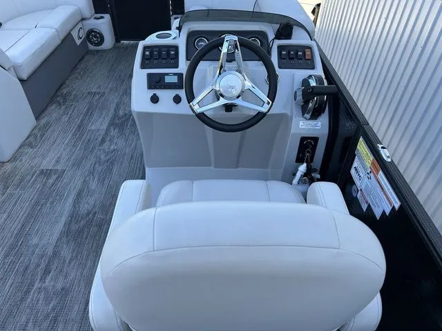 Slide: The Image of Crest Classic LX 220 L 2022 - 9