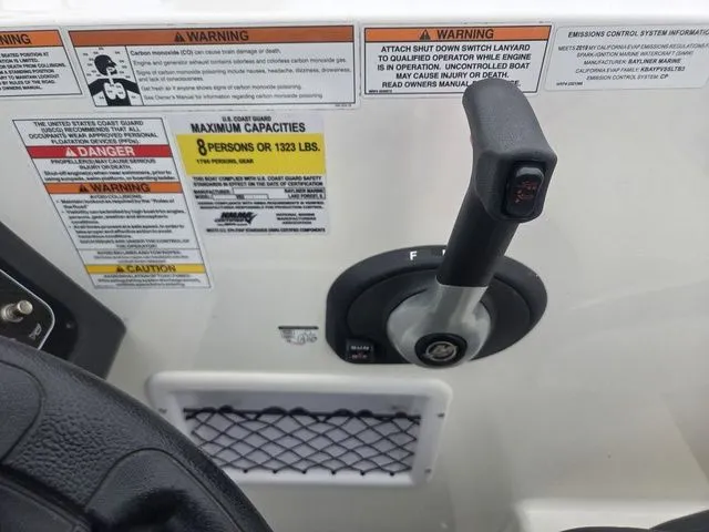 Slide: The Image of Bayliner VR5 Bowrider I/O 2019 - 15