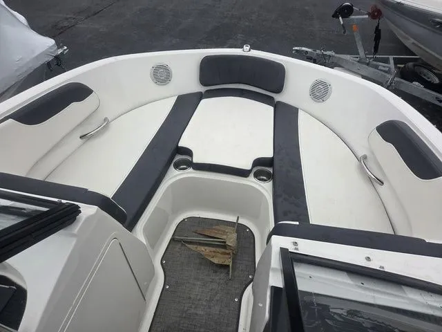 Slide: The Image of Bayliner VR5 Bowrider I/O 2019 - 16