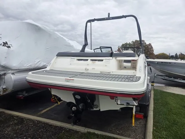 Slide: The Image of Bayliner VR5 Bowrider I/O 2019 - 4