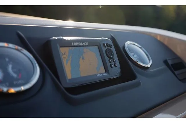 Slide: The Image of Crest CLASSIC FISH 200 C4 W/60HP 2023 - 12