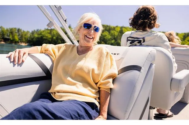 Slide: The Image of Crest CLASSIC FISH 200 C4 W/60HP 2023 - 13