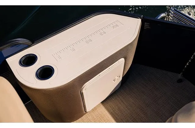 Slide: The Image of Crest CLASSIC FISH 200 C4 W/60HP 2023 - 14