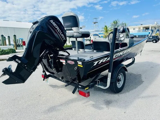 Slide: The Image of Tracker Pro 160 2018 - 12