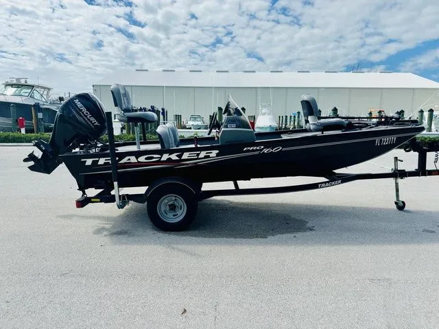 Slide: The Image of Tracker Pro 160 2018 - 13