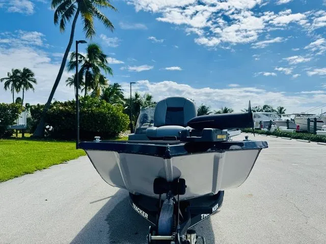 Slide: The Image of Tracker Pro 160 2018 - 15